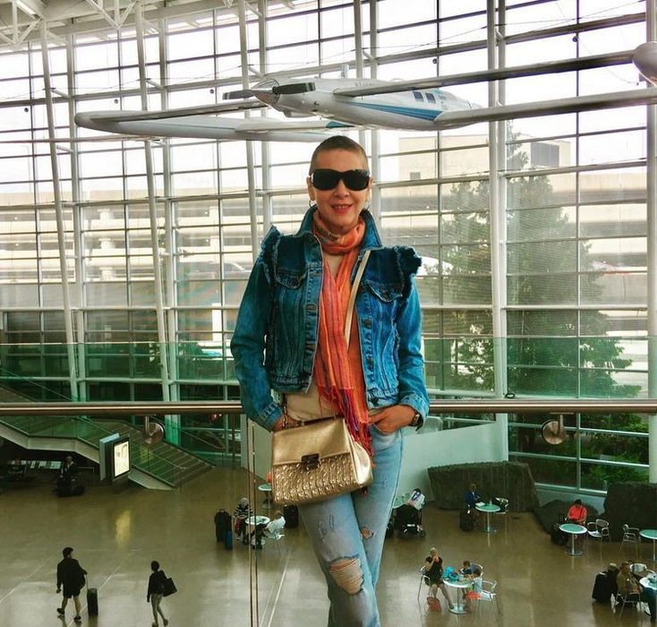 Celebra EDITH GONZALES îşi revine miraculos în lupta cu cancerul! După ce a renunţat la peruci, actriţei a început să îi crească din nou părul