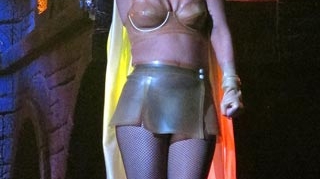 Lady GaGa s-a ingrasat: nu mai incape in costumele de scena