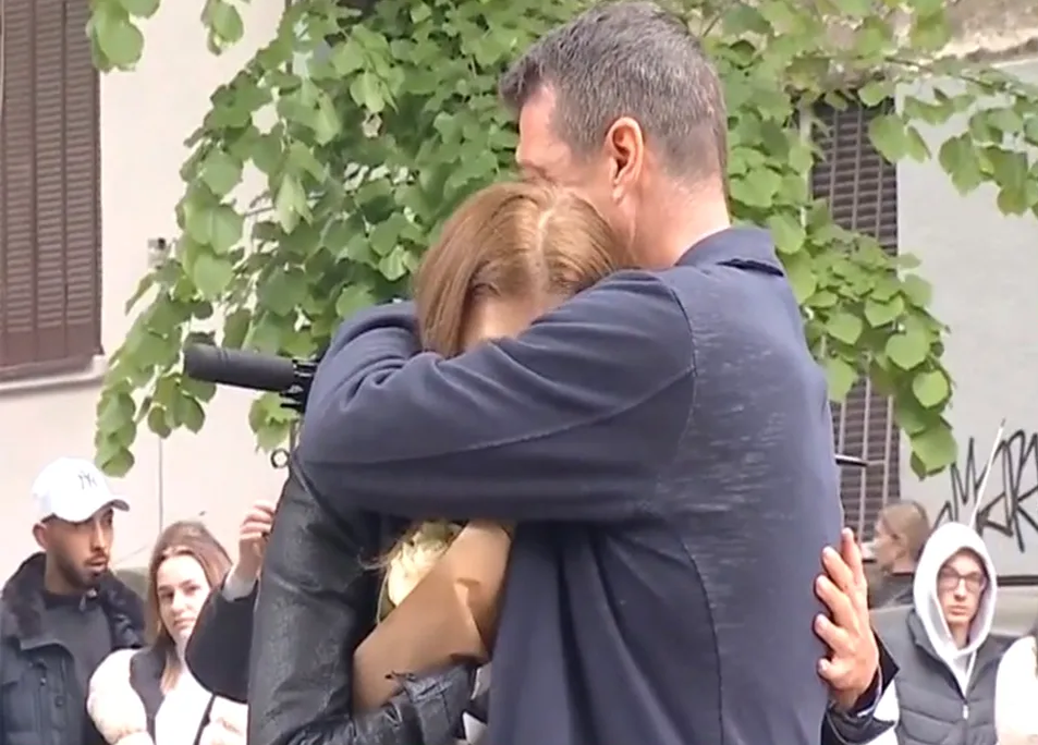 Dragan Kobiljski și soția lui și-au plâns fiica ucisă/ Foto: Captură video Antena 3