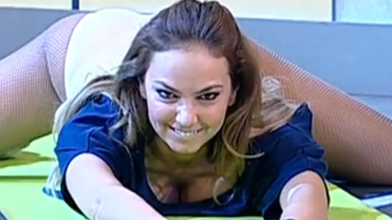 Mai dezbracata si plina de celulita nu se poate! Imaginile horror cu Roxana Ionescu pe care ar vrea sa le stearga de pe internet