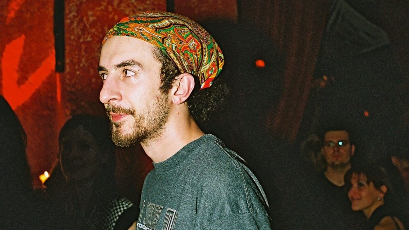 Cum arăta Vlad Craioveanu în anii 2000, când „telefonul-fantomă” a făcut deliciul a sute de mii de români