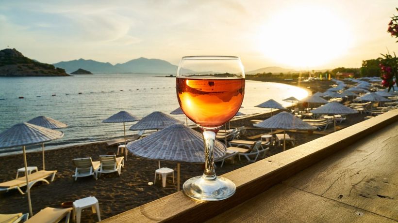 Turiștii români din Grecia trebuie să ajungă aici cu orice preț. Care sunt plajele preferate de majoritatea celor care vizitează aceste meleaguri