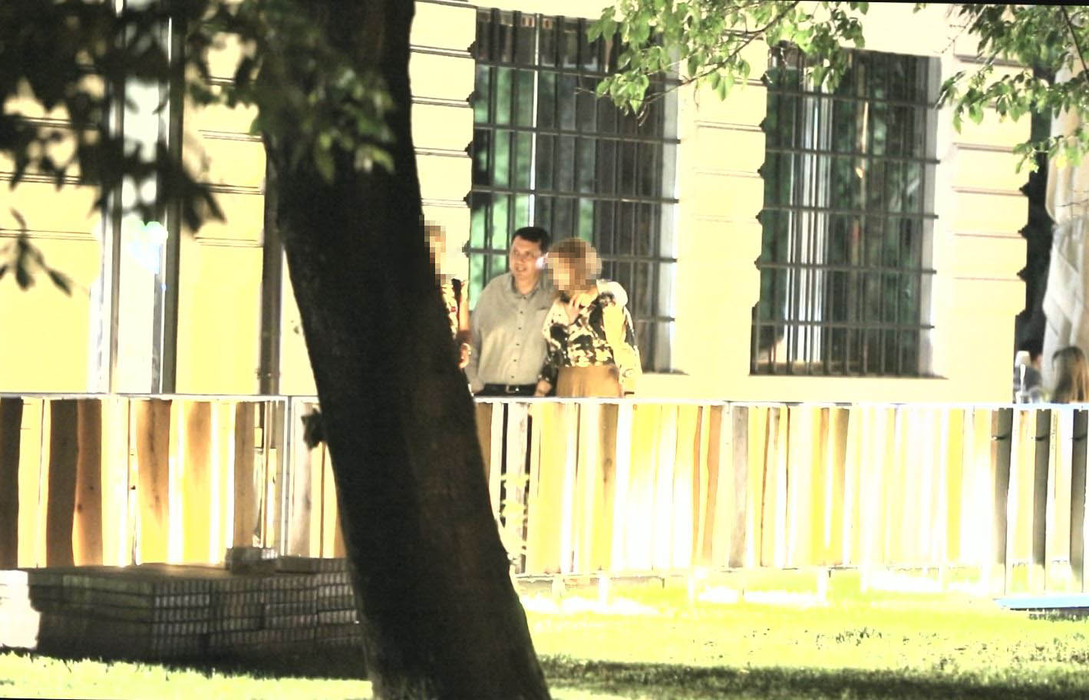 Companie le-a ținut o prietenă comună