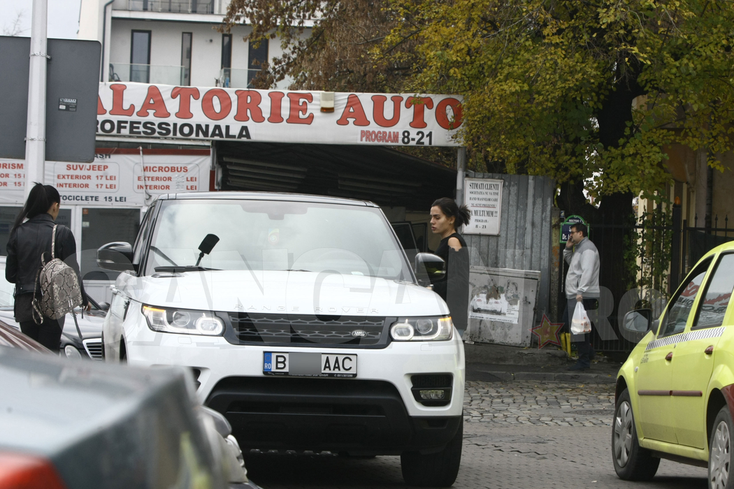 Soţul era în cantonament, iar ea la…Cum am pozat-o pe doamna Chipciu înaintea meciului cu Polonia