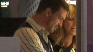 Bogdan Vladau isi traduce puicuta de 20 de ani cu o gaina de 53. Vezi pentru cine i s-au aprins calcaiele Don Juan-ului cu codita