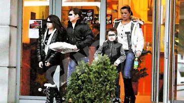 Nu se inghesuie sa-si vada baiatul si fata