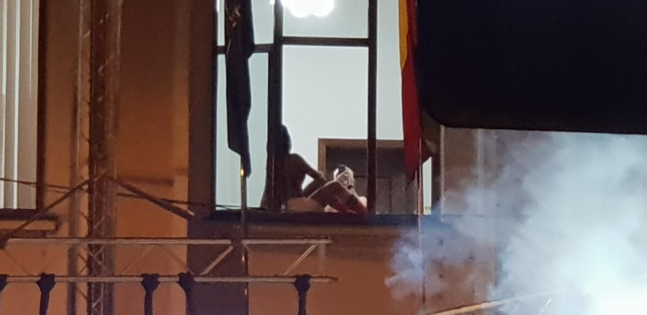 Locuitorii din Bârlad au asistat la scene fierbinți grație celor două dansatoare ale Andreei Antonescu