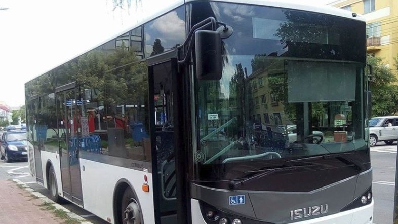 Ce a pățit o bătrână din Iași după ce s-a urcat într-un autobuz supraaglomerat: ”Maică, n-am mai sărit atât de la 20 de ani!”