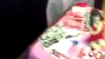 NU Tort “tapetat” cu euro la o petrecere la care a participat Vanghelie Jr