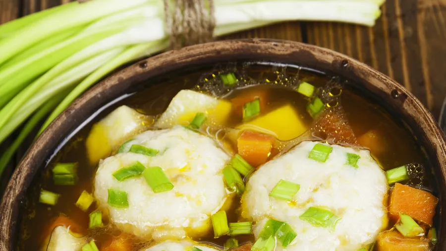 Borș cu găluște de brânză ca la Mănăstirea Sucevița. Se servește azi, 27 decembrie/ sursă foto: envato.com