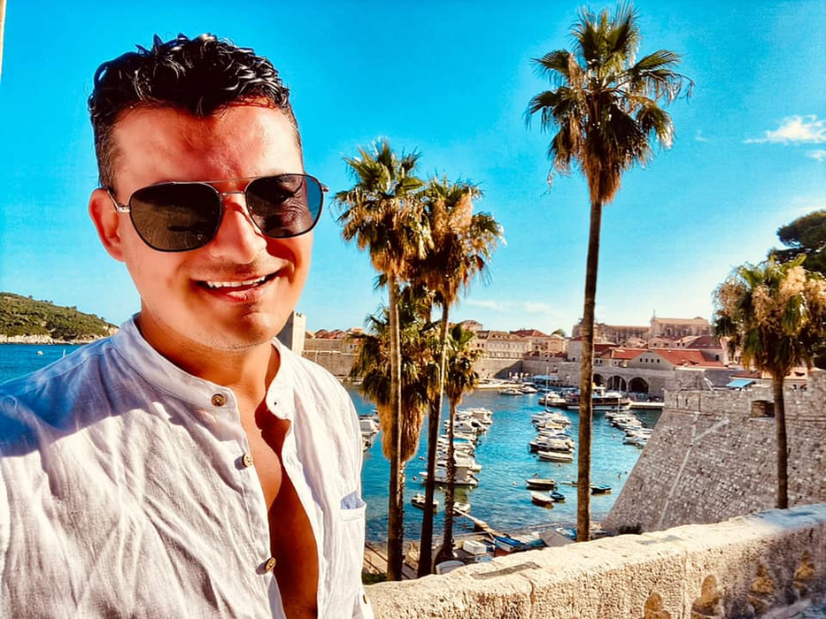 Mărturiile cutremurătoare ale lui Fabio, artistul lovit cu lanțul în figură de tatăl vitreg: ”Mi se pune un nod în gât când mă uit în oglindă!”