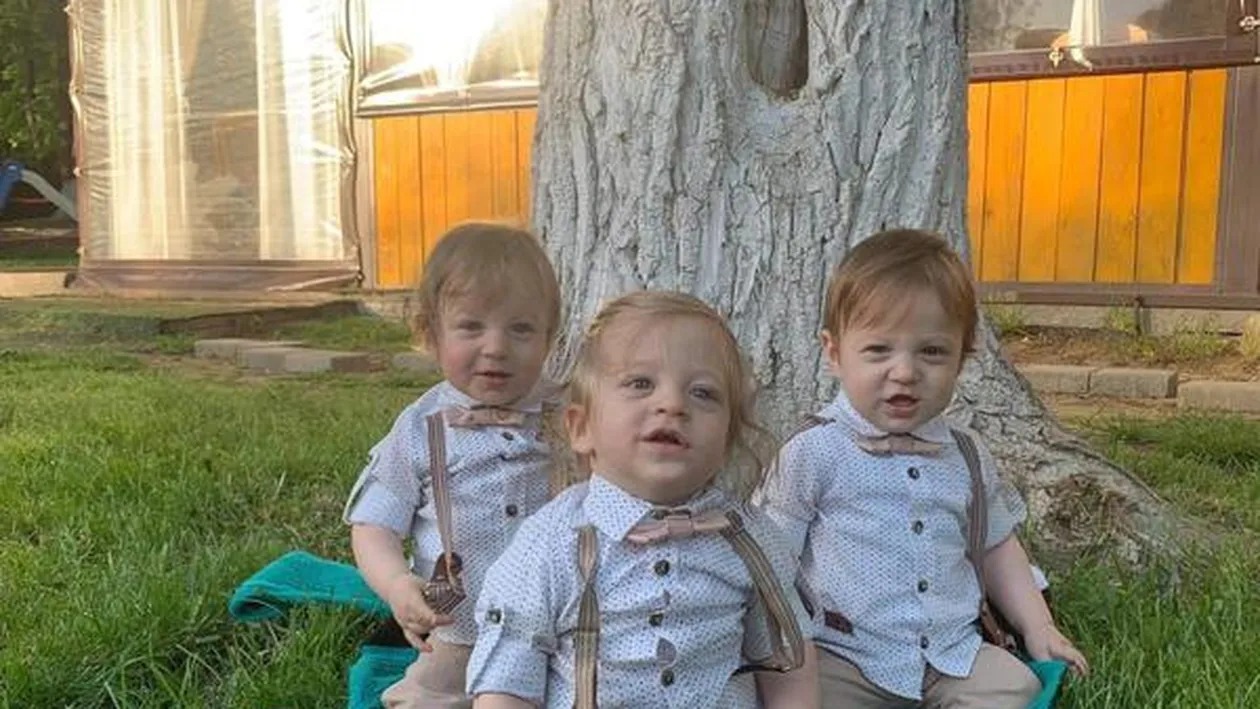 Tripleții născuți în pandemie la Maternitatea „Cuza Vodă” au împlinit un an! Aniversarea a fost sărbătorită cu fast de părinți.