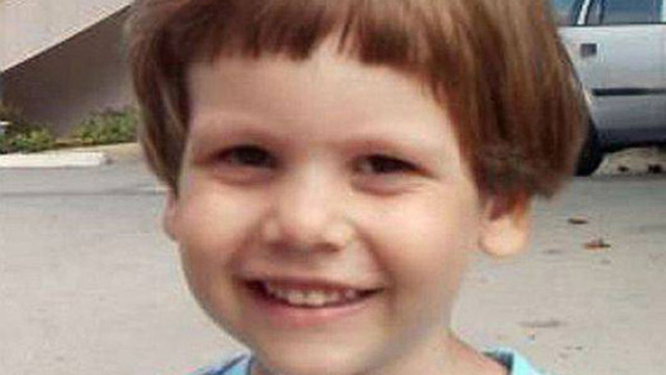 Declaratii contradictorii, personaje dubioase, reactii bizare. Ce nu se leaga in cazul lui Ionut, copilul sfasiat de caini?