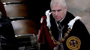 Imagini scandaloase cu fostul prinț Andrew. Fratele Regelui Charles, surprins în timp ce se juca cu un copil folosind o jucărie nepotrivită