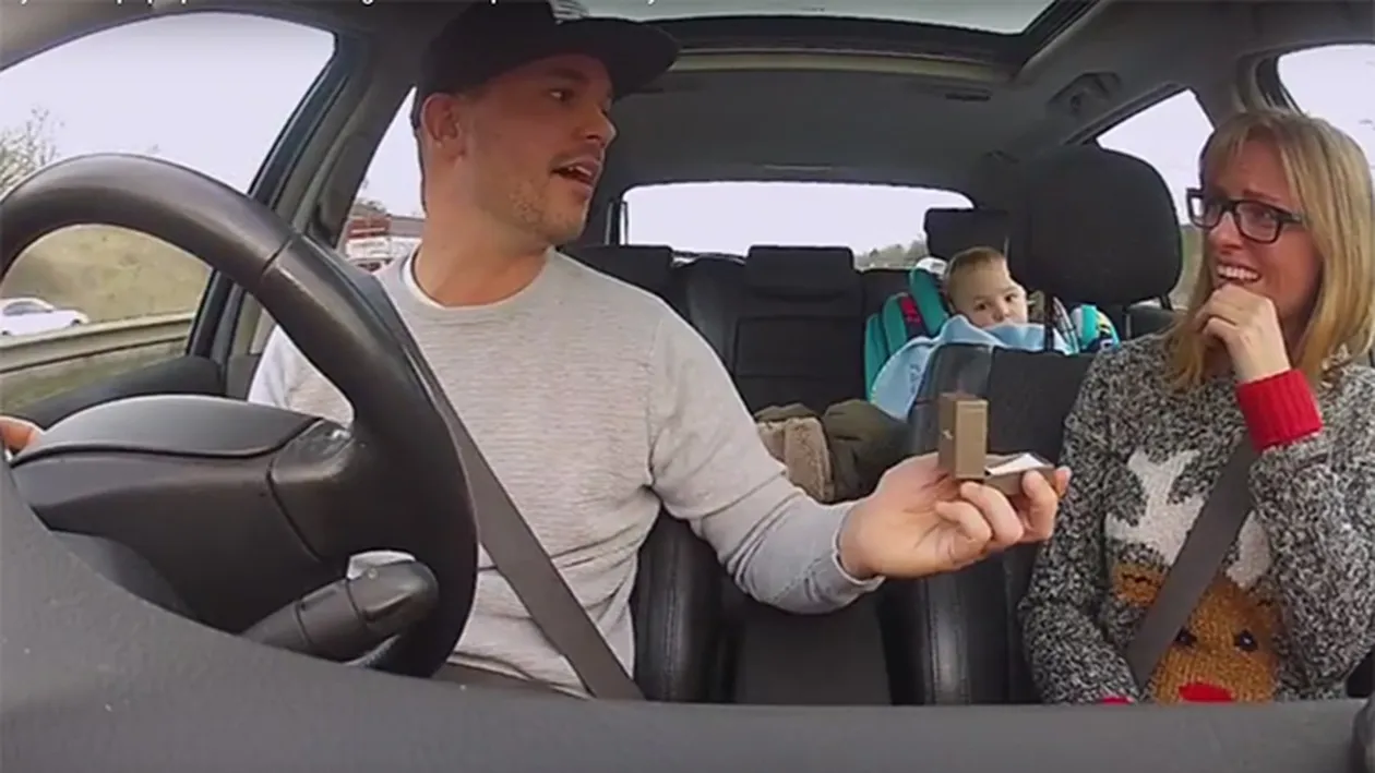 Cerere inedită în căsătorie! Nu se aştepta nicidecum la aşa ceva şi a început să se certe cu viitorul soţ