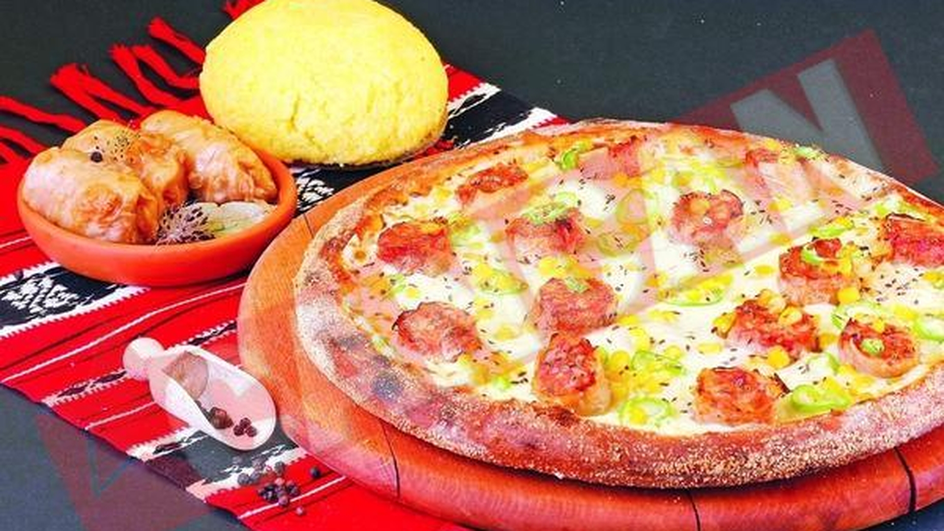 Prima pizza cu sarmale din lume