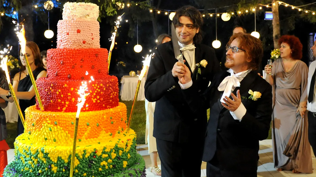 Îi mai ştii pe DANIEL şi MIHAI de la „Patru nunţi şi-o provocare“? FOTO cum arată acum cel mai celebru cuplu gay care s-a căsătorit în România