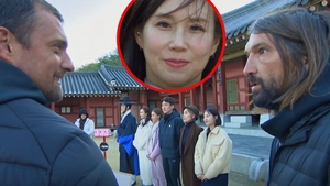 Câți ani are asiatica din imagine? Tamaș și Alexa au ”dat-o de gard” la Asia Express! Gafa i-a costat pe ”fotbaliști”