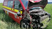 Ambulanță SMURD Bacău implicată într-un accident rutier cu o căruță: ”Unii sunt inconștienți...”