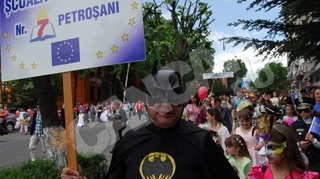 Sotii Iacob Ridzi si-au dus baietelul la carnaval