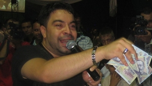 Bomba bombelor! Florin Salam se ÎNSOARĂ? Ea e femeia care l-ar fi cucerit pe artist! Merge cu el la toate concertele