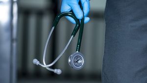 Caz tulburător într-un spital din România! Un tânăr a decedat după ce a fost trimis acasă de medici, deși suferise un preinfarct: „Ce te vaiți așa că nu mori?”