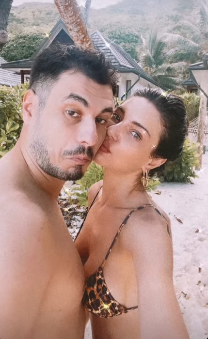 Christina Ich și Alex Pițurcă s-au filmat în momente de tandrețe în Seychelles. Gluma acidă făcută de moldoveancă la adresa logodnicului ei | FOTO