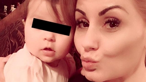 Emilia Ghinescu are o fetiţă frumuşică foc!  Cum arată fiica artistei la numai câteva luni