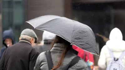 Brumă, lapoviță și rafale de 130 km/h: ce anunță ANM pentru miercuri și joi în România