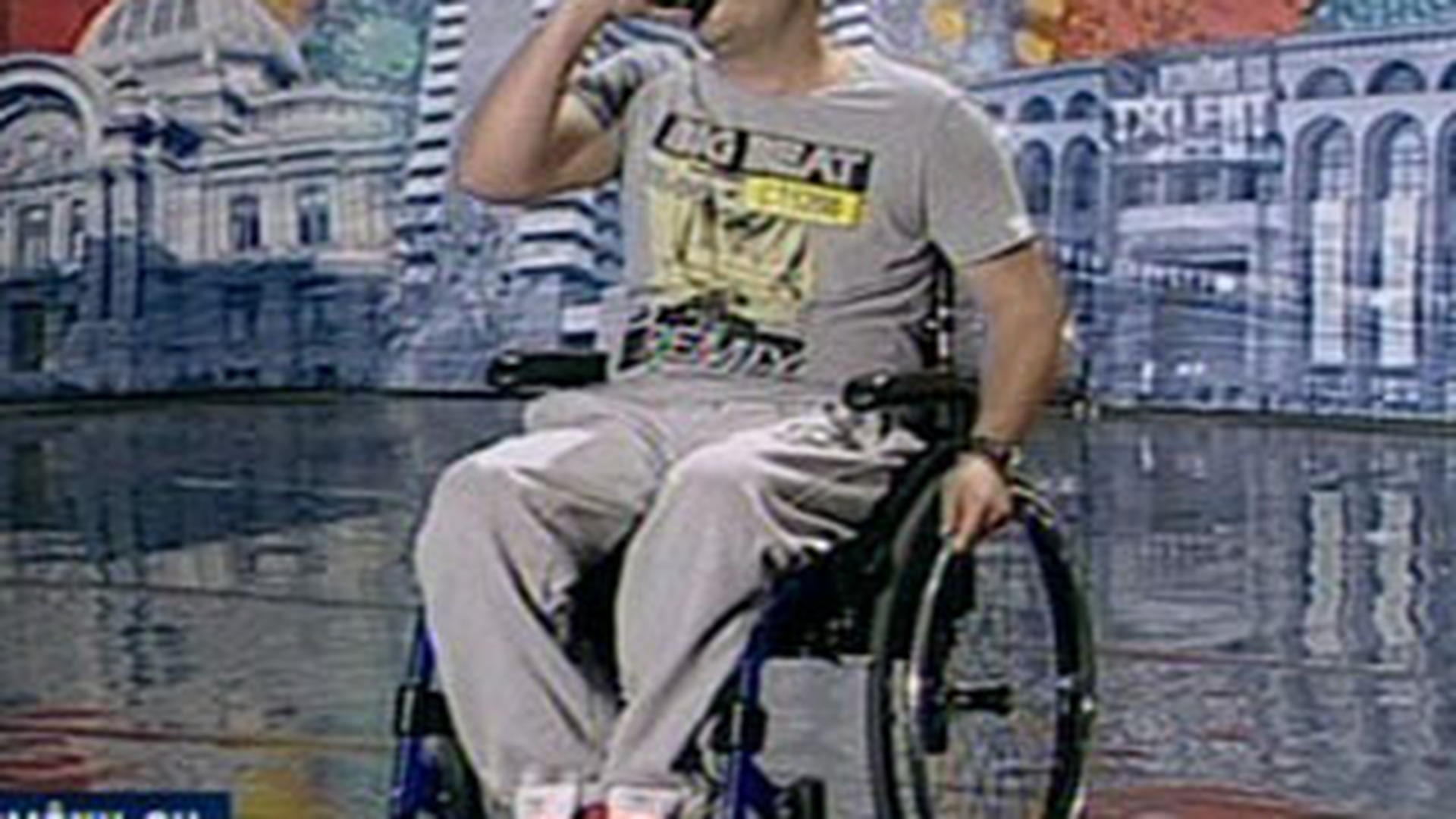 Asta a fost o lectie de viata! Rapperul din scaun cu rotile a ridicat sala in picioare cu versurile lui - Moment foarte emotionant la "Romanii au Talent"!