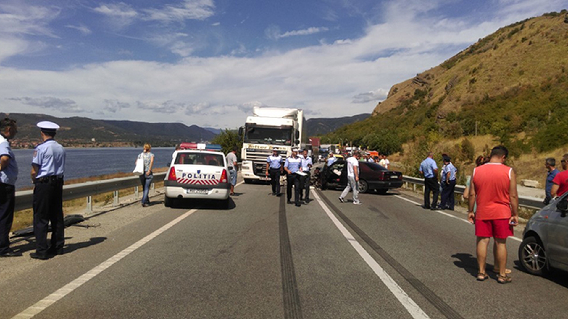 ULTIMA ORA! Accident TERIBIL pe DN6. Trei oameni au MURIT si alti patru raniti grav