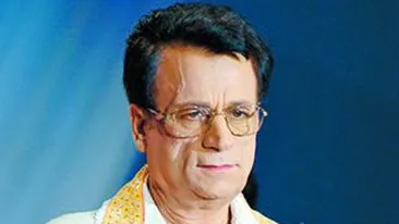 Mama lui Ion Dolanescu: Cand il vad in poze cu fiul meu, ma rog de el sa coboare de acolo!