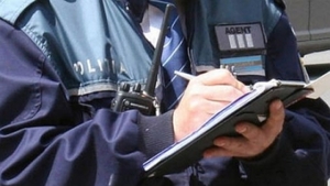 O femeie a fost amendată pentru că îi plângea copilul de 2 ani! Situație halucinantă în Popești Leordeni!