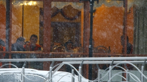 A dat in mintea copiilor! Cristina Rus si-a pus casca de schi, in restaurant, iar afara s-a protejat de frig cu un fes tricotat