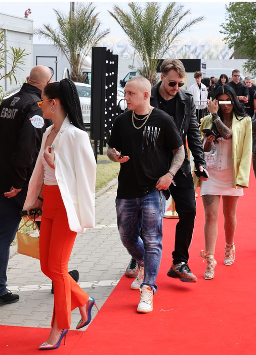 Vlad Obu, zis "Videochatistul", a petrecut în club la Mamaia, alături de o presupusă amantă (Foto: CANCAN.RO)