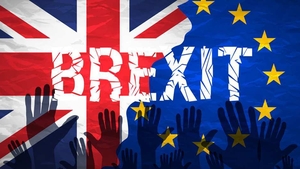 Marea Britanie îi linişteşte pe românii care vor să rămână după BREXIT. Au nevoie doar de cazier!