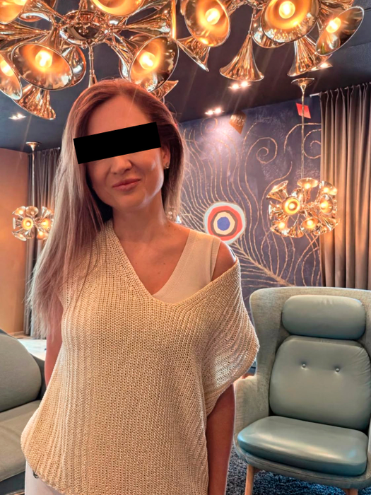 Ce a făcut soția chirurgului după escapada soțului. Imaginile cu doctorul și vedeta de la Antena 1 nu par să o afecteze
