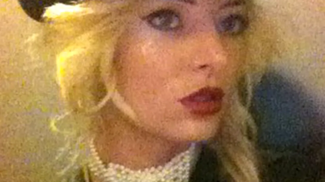 Delia se viseaza in alta epoca. Uite ce poza si-a pus pe noul sau profil de Facebook!