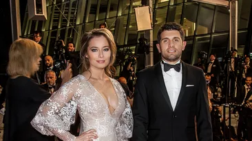 Laura Cosoi, extrem de sexy pe covorul roşu de la Cannes. Cum s-a îmbrăcat actriţa