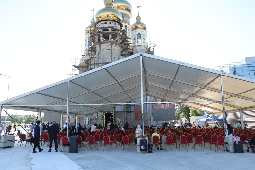 S-a sfințit biserica de 10 milioane de euro a lui Gigi Becali din Pipera. Imagini de la marele eveniment
