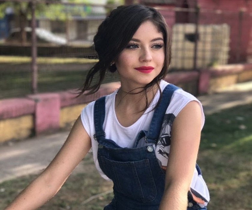 E oficial, concertează în România! Are doar 19 ani, e urmărită de 9 milioane de fani și a devenit idolul unei generații