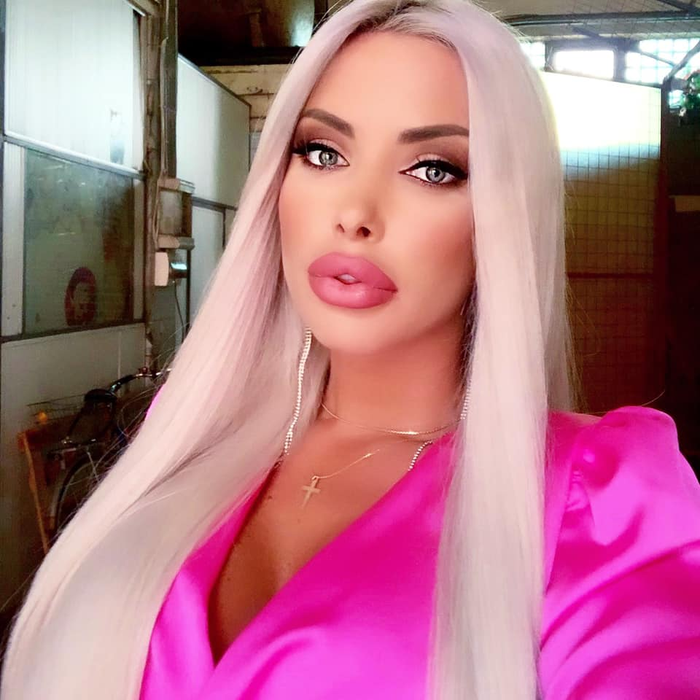 Loredana Chivu, imagini +18 la plajă! A luat bikini cu două numere mai mici și a rămas cu „rușinica” la vedere