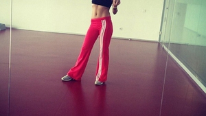 Abdomen de invidiat! Cine crezi ca e vedeta care a slabit atat de mult si a reusit sa arate atat de bine intr-un timp scurt?