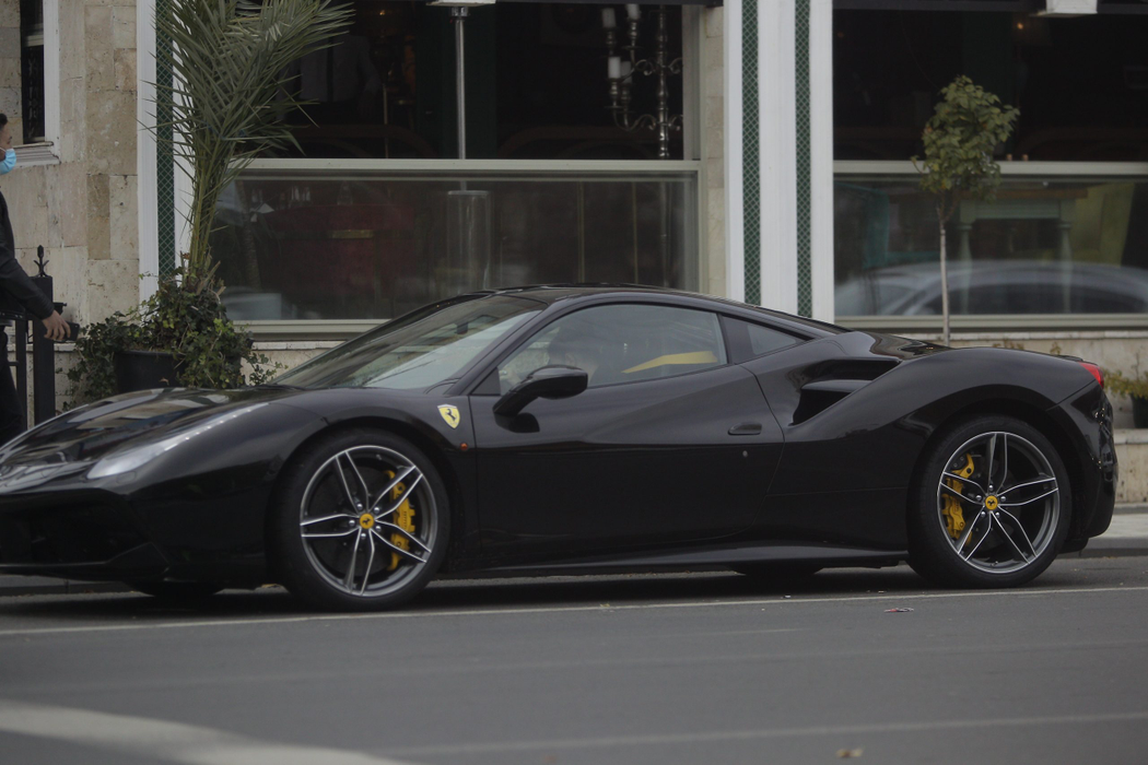 Anamaria Prodan, la volanul unui Ferrari 488 GTB