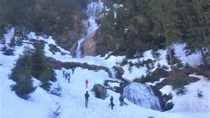 Locul de poveste din România care lasă turiștii fără cuvinte. Mii de oameni îl vizitează anual