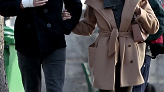 Romantic sau nu? Eva Mendes, la plimbare cu Ryan Gosling prin cimitir