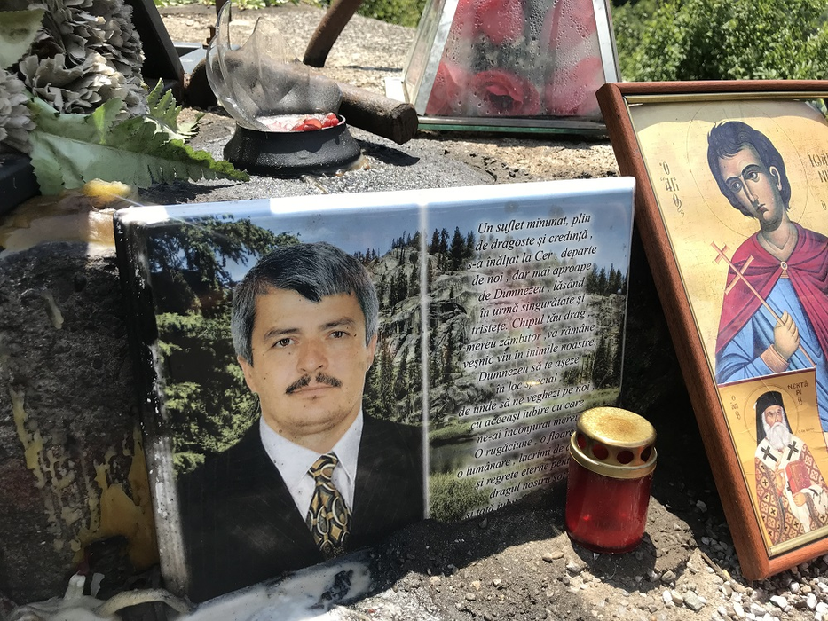 Monumentul comemorativ ridicat la locul tragediei din Muntenegru
