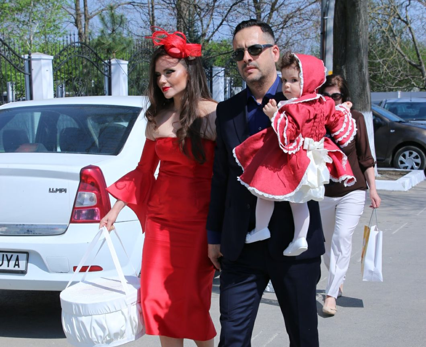 Nașii Cristina Șișcanu și Mădălin Ionescu, la botezul fetiței Gabrielei