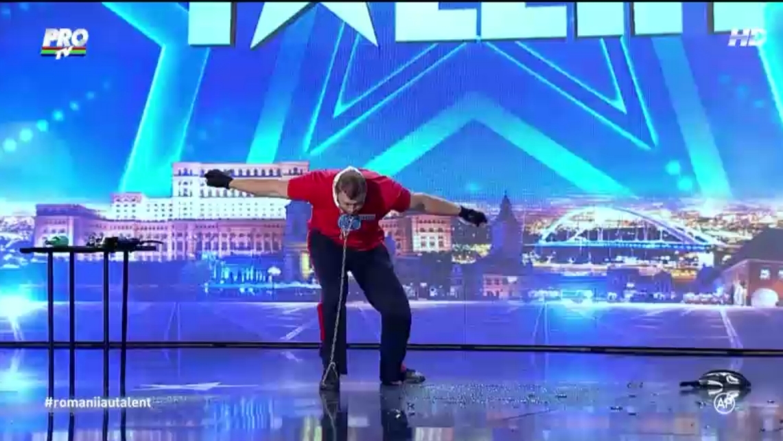 Mai muti de uimire nu au fost pana acum! Vezi aici cine este concurentul care i-a SOCAT pe juratii de la "Romanii au Talent"!