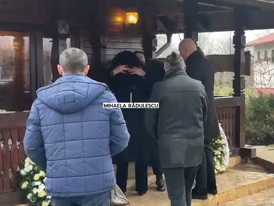 Accesoriile de lux cu care a apărut Mihaela Rădulescu la înmormântarea mamei. Gențile ei costă cât o mașină